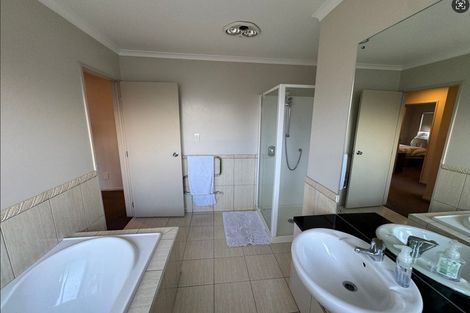 Photo of property in 16 Speyside Crescent, Flat Bush, Auckland, 2016