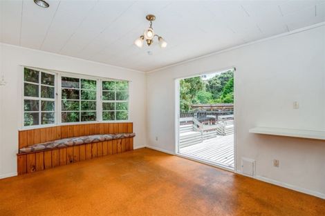 Photo of property in 61 Easton Park Parade, Glenfield, Auckland, 0629