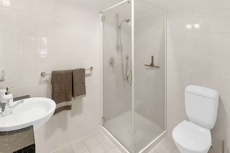 Photo of property in 4 Tupara Crescent, Kawaha Point, Rotorua, 3010