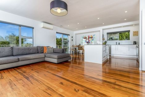 Photo of property in 15 Welland Place, Hillcrest, Auckland, 0627