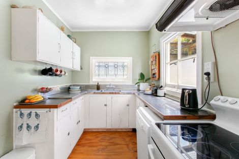 Photo of property in 48 Faraday Street, Hospital Hill, Napier, 4110