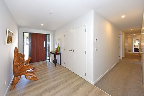 Photo of property in 3 Stoneyridge Close, Mount Pleasant, Christchurch, 8081