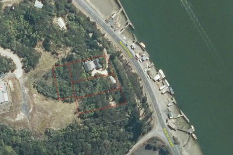 Photo of property in 3 Riverside Road, Taieri Mouth, 9091