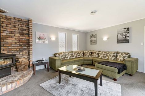 Photo of property in 27 Blanes Road, Weymouth, Auckland, 2103