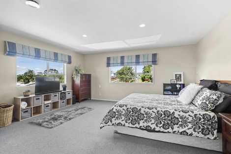 Photo of property in 5 Sumich Place, West Harbour, Auckland, 0618