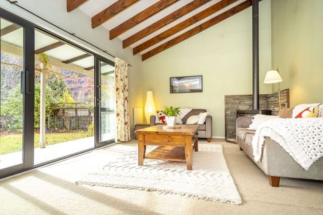 Photo of property in 4 Payne Place, Arrowtown, 9302