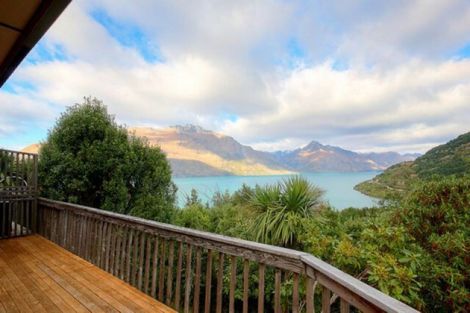 Photo of property in 24a Mckerrow Place, Sunshine Bay, Queenstown, 9300