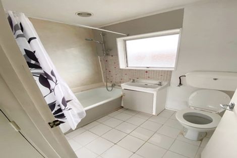 Photo of property in 112 Lynwood Road, New Lynn, Auckland, 0600