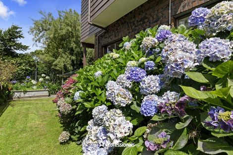 Photo of property in 2 Lady Bell Grove, Lowry Bay, Lower Hutt, 5013