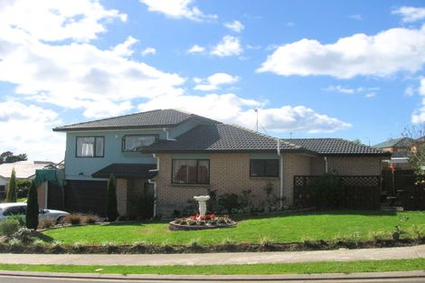 Photo of property in 5 Parkcrest Drive, Henderson, Auckland, 0612