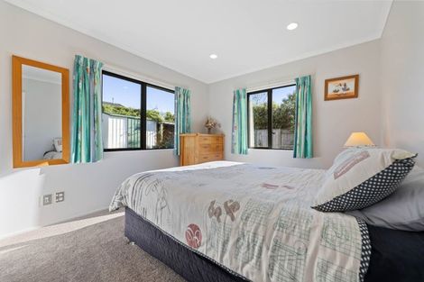 Photo of property in 27 Kinder Street, Acacia Bay, Taupo, 3330