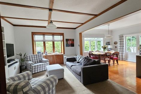 Photo of property in 8 Newcombe Crescent, Karori, Wellington, 6012