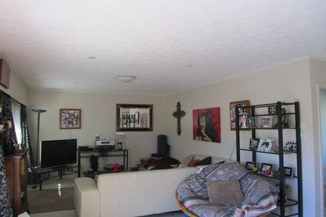 Photo of property in 1/36 Saddleback Rise, Murrays Bay, Auckland, 0630