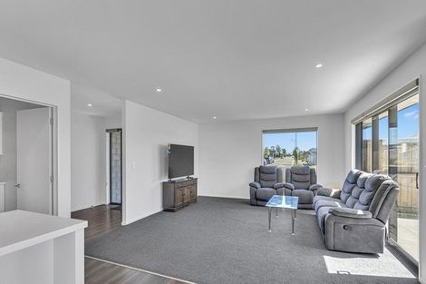 Photo of property in 132 Shillingford Boulevard, Rolleston, 7615