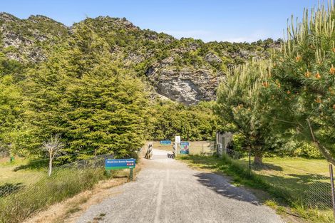 Photo of property in Manuka Grove, 13 Ewing Place, Albert Town, Wanaka, 9305