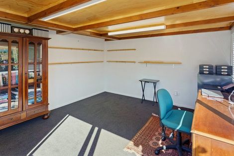 Photo of property in 63 Waipunahau Road, Waikanae, 5036