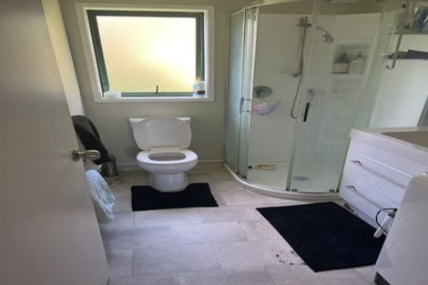 Photo of property in 2 Waipuia Place, Greenhithe, Auckland, 0632