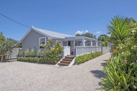 Photo of property in 30 Ladies Mile, Manly, Whangaparaoa, 0930