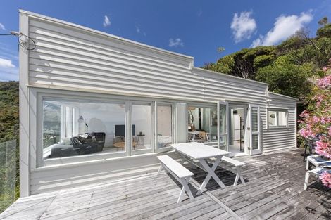 Photo of property in 42 Rayner Road, Piha, 0772