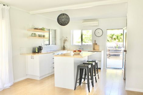 Photo of property in 17 Forest Road, Raumati South, Paraparaumu, 5032