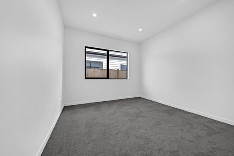 Photo of property in 28 Korowhiti Road, Clarks Beach, 2122