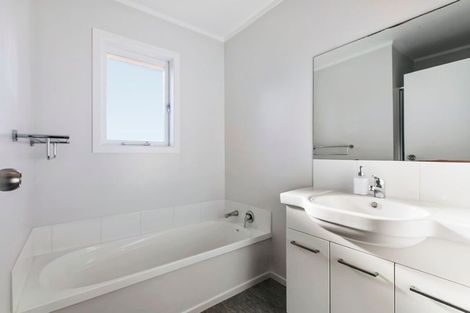 Photo of property in 8 Sterling Avenue, Manurewa East, Auckland, 2102