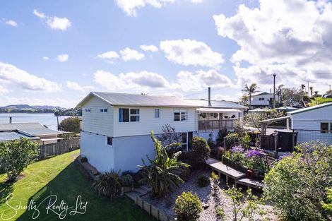 Photo of property in 10 Oxford Street, Whakapirau, Maungaturoto, 0583