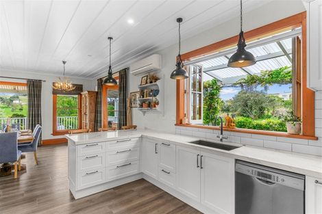 Photo of property in 13 Ash Grove, Maungaturoto, 0520