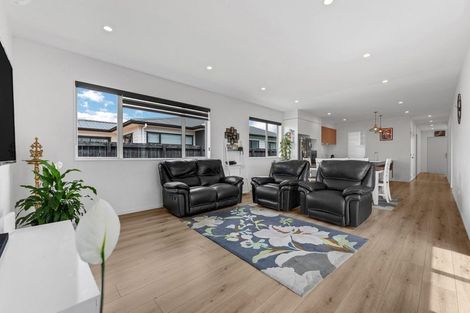 Photo of property in 66 Vinistra Road, Kumeu, 0810