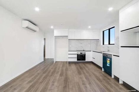 Photo of property in 17 Peony Mews, Oteha, Auckland, 0632