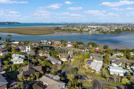 Photo of property in 15 Da Vinci Place, West Harbour, Auckland, 0618
