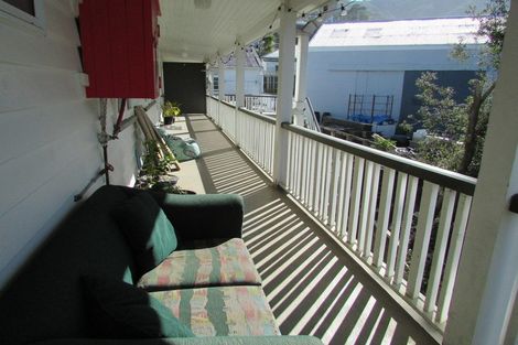 Photo of property in 2 Hawkhurst Road, Lyttelton, 8082