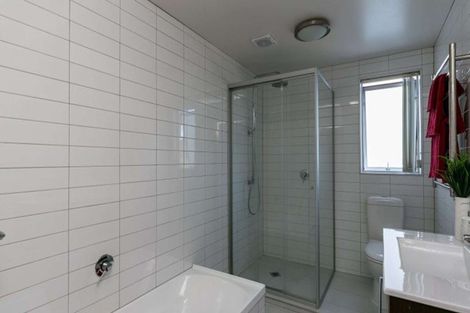 Photo of property in 2/3 Severn Street, Island Bay, Wellington, 6023