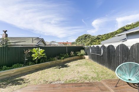 Photo of property in 23 Rua Street, Lyall Bay, Wellington, 6022