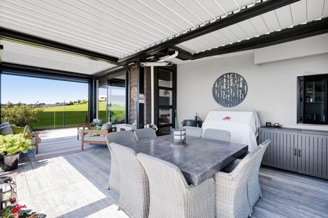 Photo of property in 15 Links Drive, Waiwhakaiho, New Plymouth, 4312