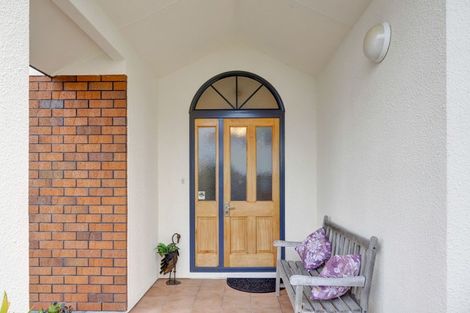 Photo of property in 10 Taylor Place, Merrilands, New Plymouth, 4312