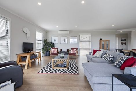 Photo of property in 32 Varsity Heights, Fitzherbert, Palmerston North, 4410