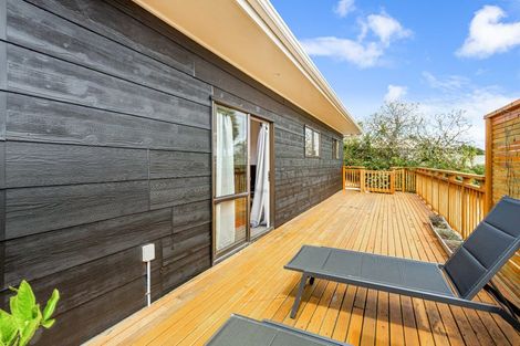 Photo of property in 15 Jelas Road, Red Beach, 0932