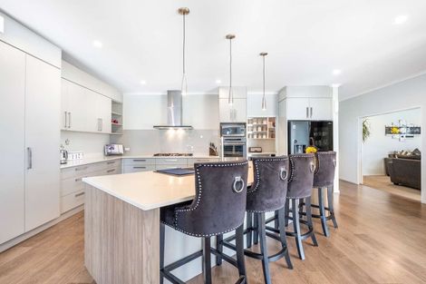 Photo of property in 8 Meadowview Close, Waiuku, 2123