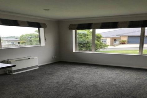 Photo of property in 33 Aspiring Terrace, Aotea, Porirua, 5024