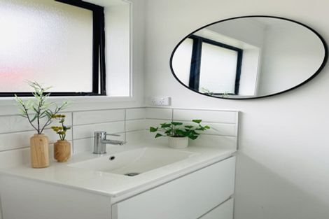 Photo of property in 21 Woodview Rise, Botany Downs, Auckland, 2010