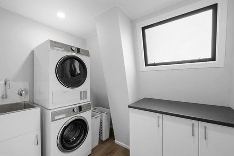 Photo of property in 87 Cumberland Street, Welbourn, New Plymouth, 4312