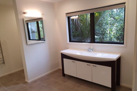 Photo of property in 22 Learmonth Avenue, Birkenhead, Auckland, 0626