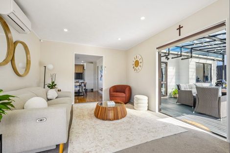 Photo of property in 43 Athena Drive, Totara Vale, Auckland, 0629