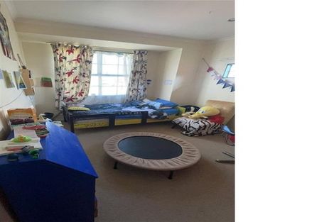 Photo of property in 9 Vinograd Drive, Te Atatu Peninsula, Auckland, 0610