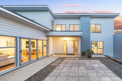 Photo of property in 8 Roy Maloney Drive, Henderson, Auckland, 0612