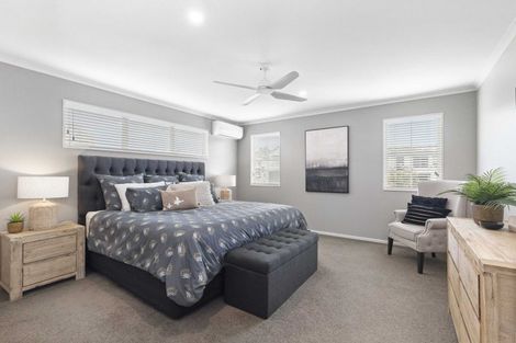 Photo of property in 18 Armstrong Farm Drive, East Tamaki Heights, Auckland, 2016