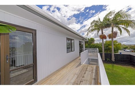 Photo of property in 1/111 Lincoln Park Avenue, Massey, Auckland, 0614