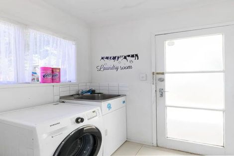 Photo of property in 2/24 Newington Road, Henderson, Auckland, 0612