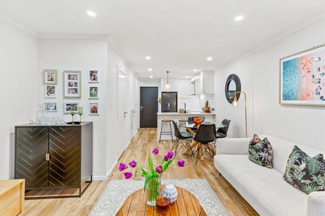 Photo of property in 32 Wharara Lane, Massey, Auckland, 0614